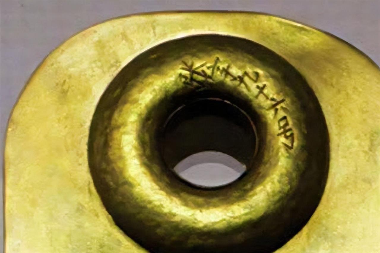 1996年，内蒙索伦屯的老李临终时，指着地窖对儿子说：“那里有金.....”。几