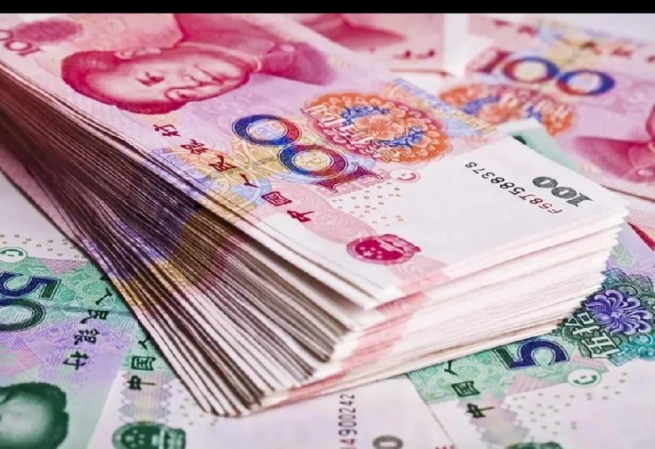 现在零零后没有攒钱意识，几乎挣多少就花多少，甚至还不够。我们这儿有几个入职的年轻