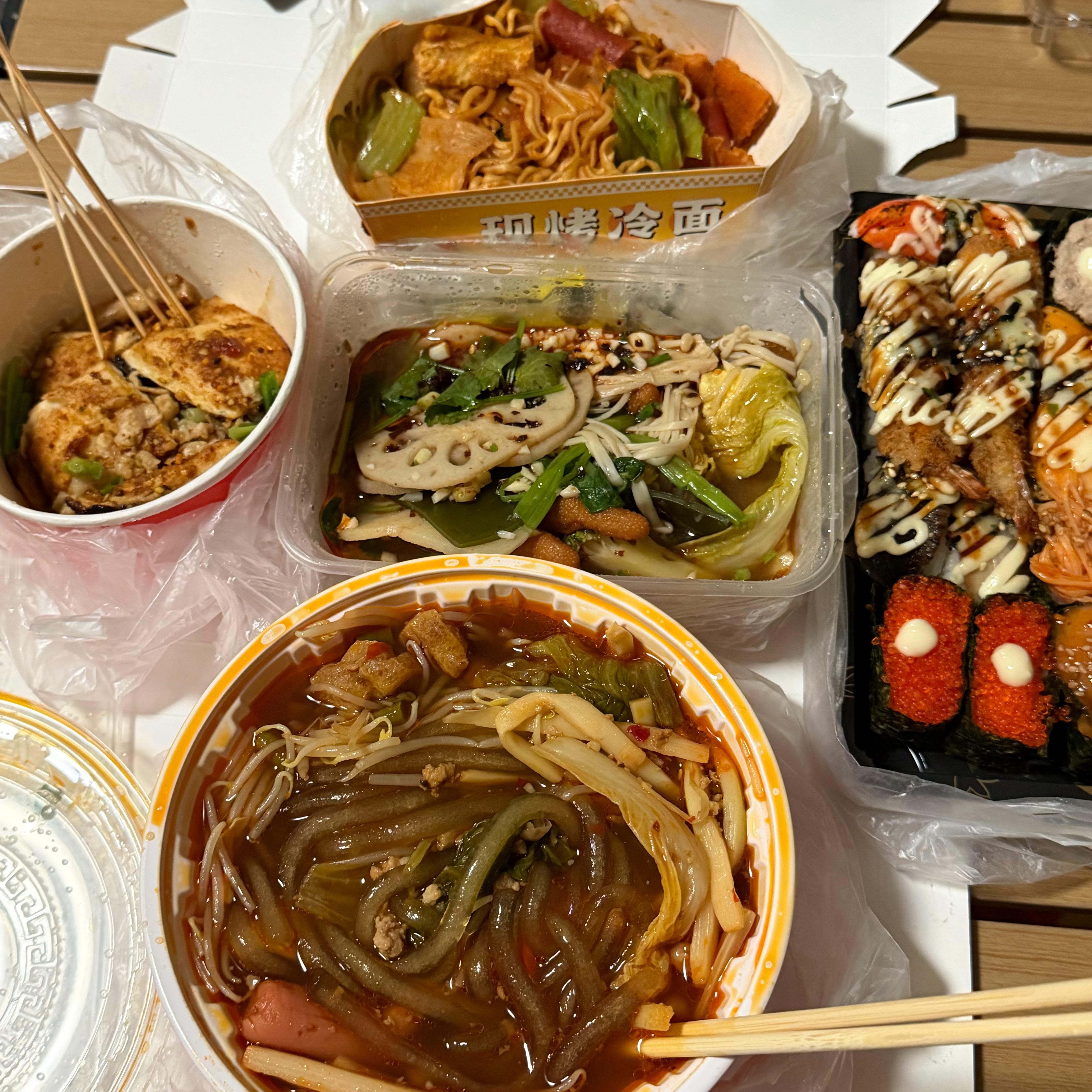 想吃哪个自己夹🥢不用客气😋 