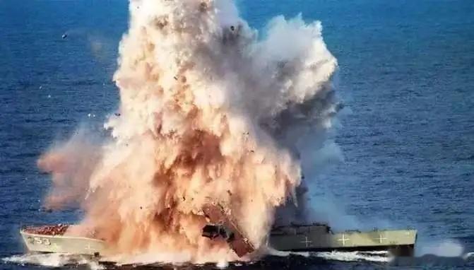 特朗普开炮了！真的是开炮！阿曼湾，一艘从中国返航伊朗的货轮，被美军驱逐舰一炮轰穿