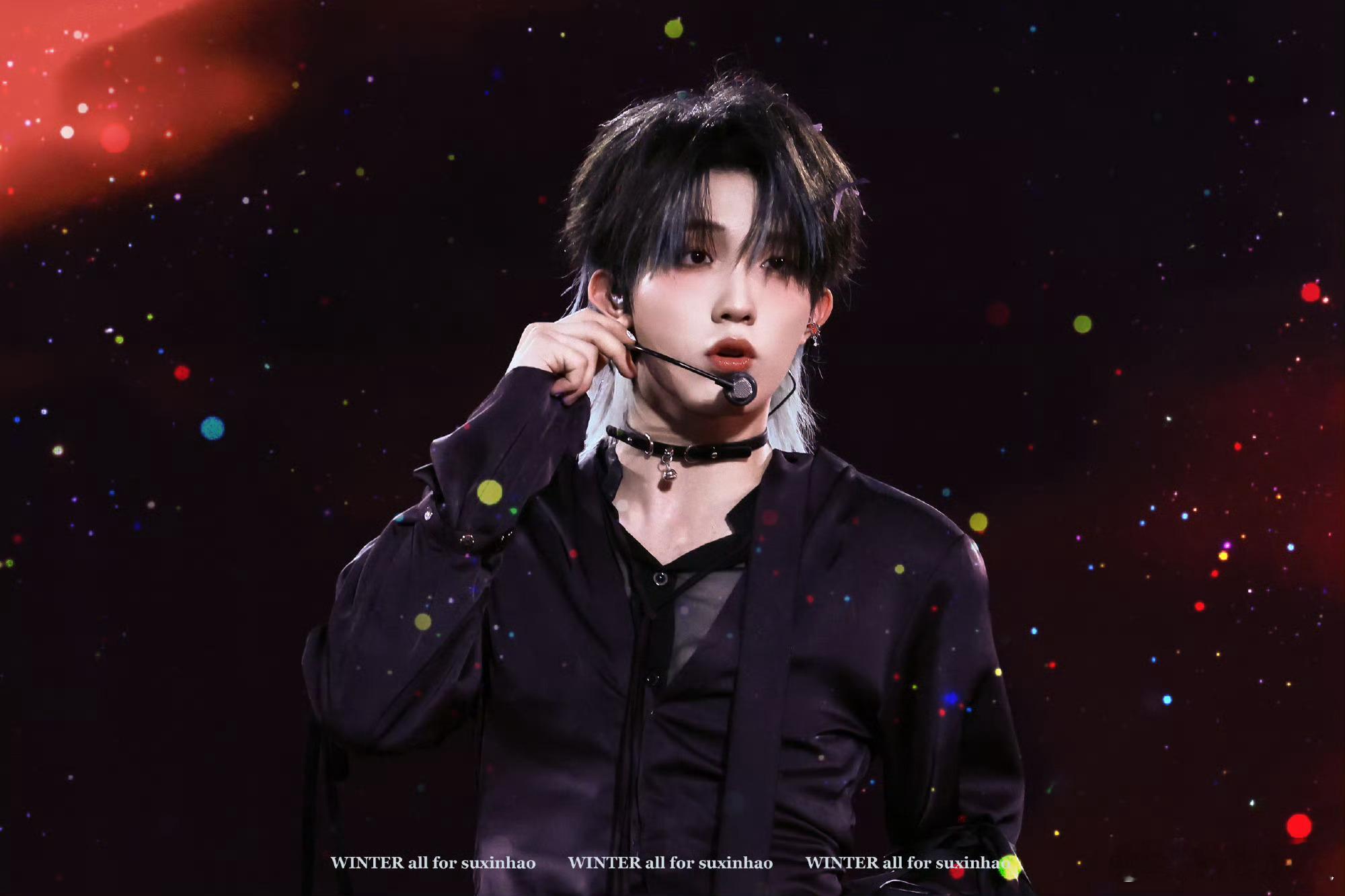 苏新皓三天全红 新年音乐会三天，每天都是同一片红海，灯牌上的名字一遍遍亮起，灯棒