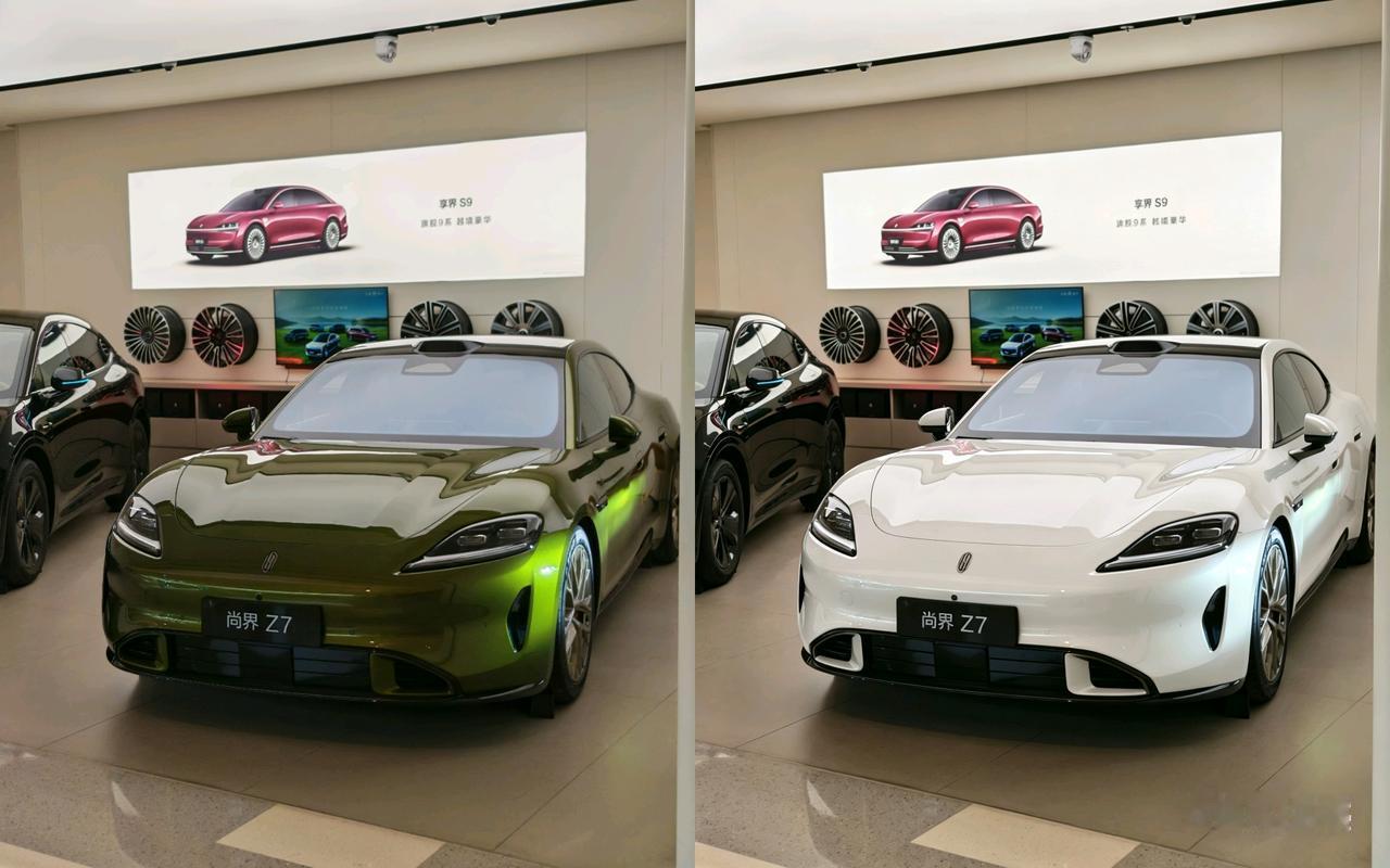 至少这个商场里的这台展车的配色，对比旁边的小米展车，是很难勾住年轻女性的。哪怕换