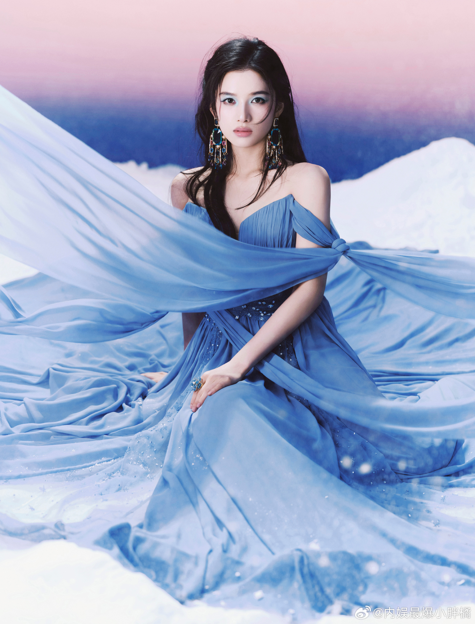 张婧仪微博之夜出图，大海的女儿 
