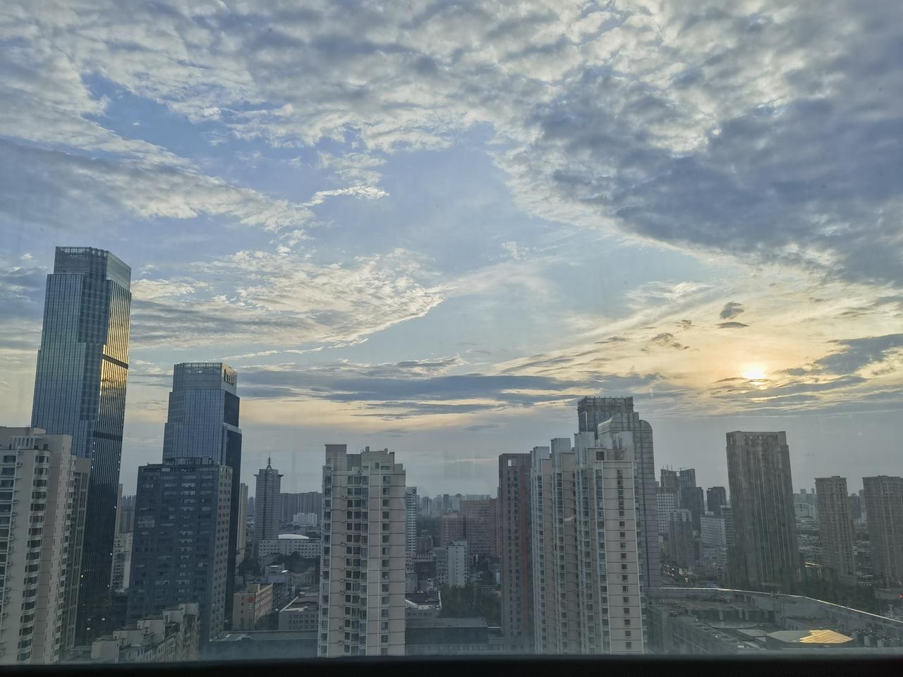 陪护第四天——平淡的一天
昨夜折腾到十二点，总算平稳了下来。早上5点多，护士开始