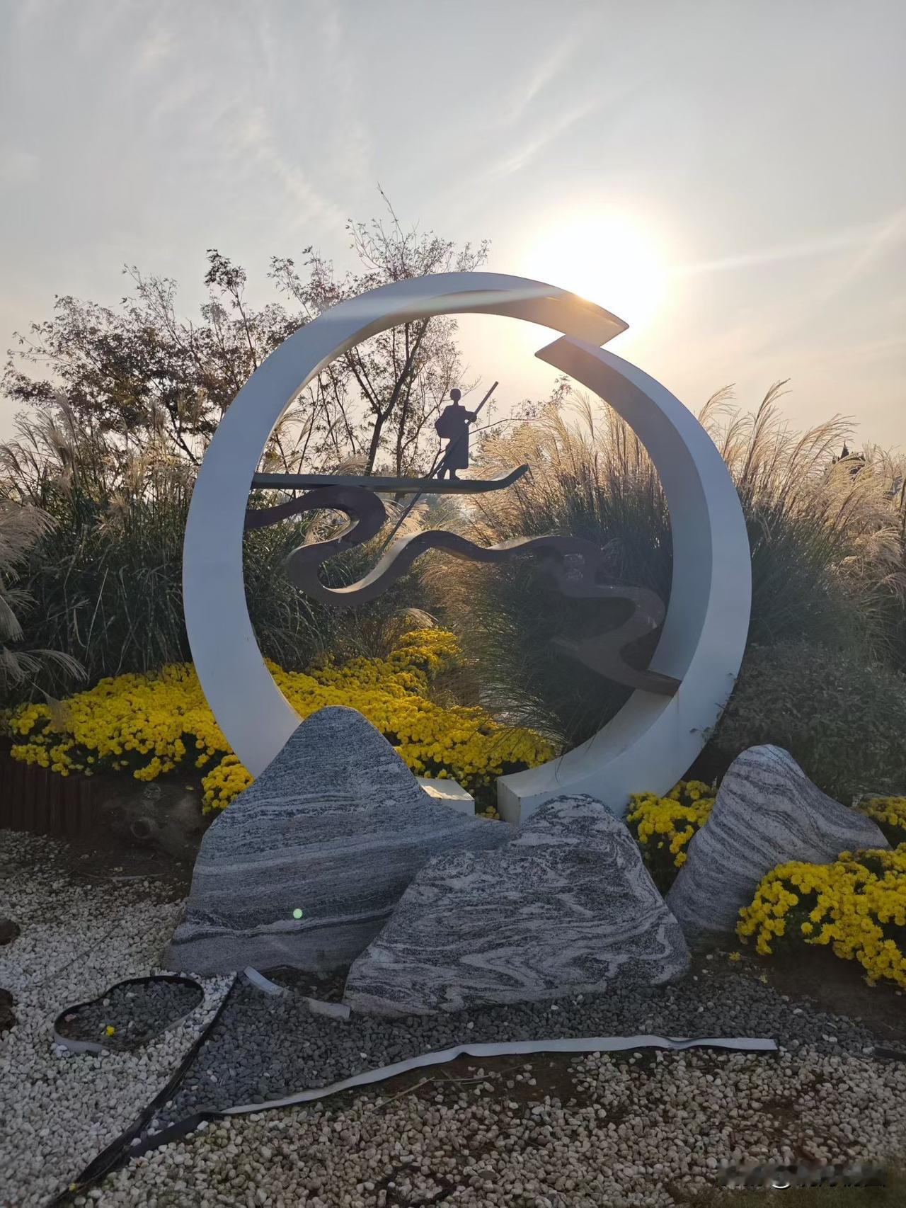 终于知道为什么现在的人喜欢闺女不喜欢儿子了。

舅舅家的表弟订婚了，小夫妻俩自己