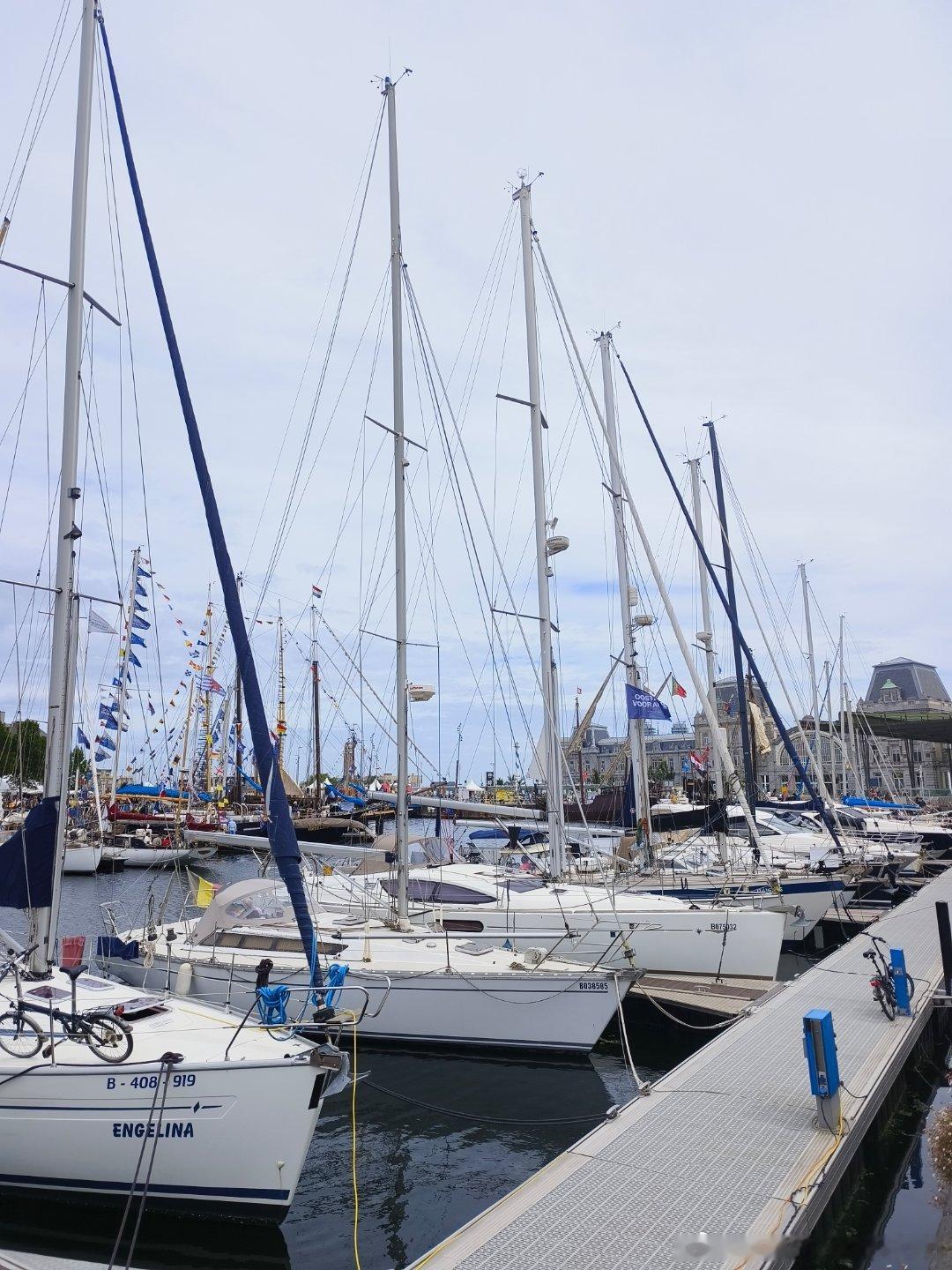 打卡比利时🇧🇪海滨城市奥斯坦德Oostende，周末，大家真惬意。旅游 比利