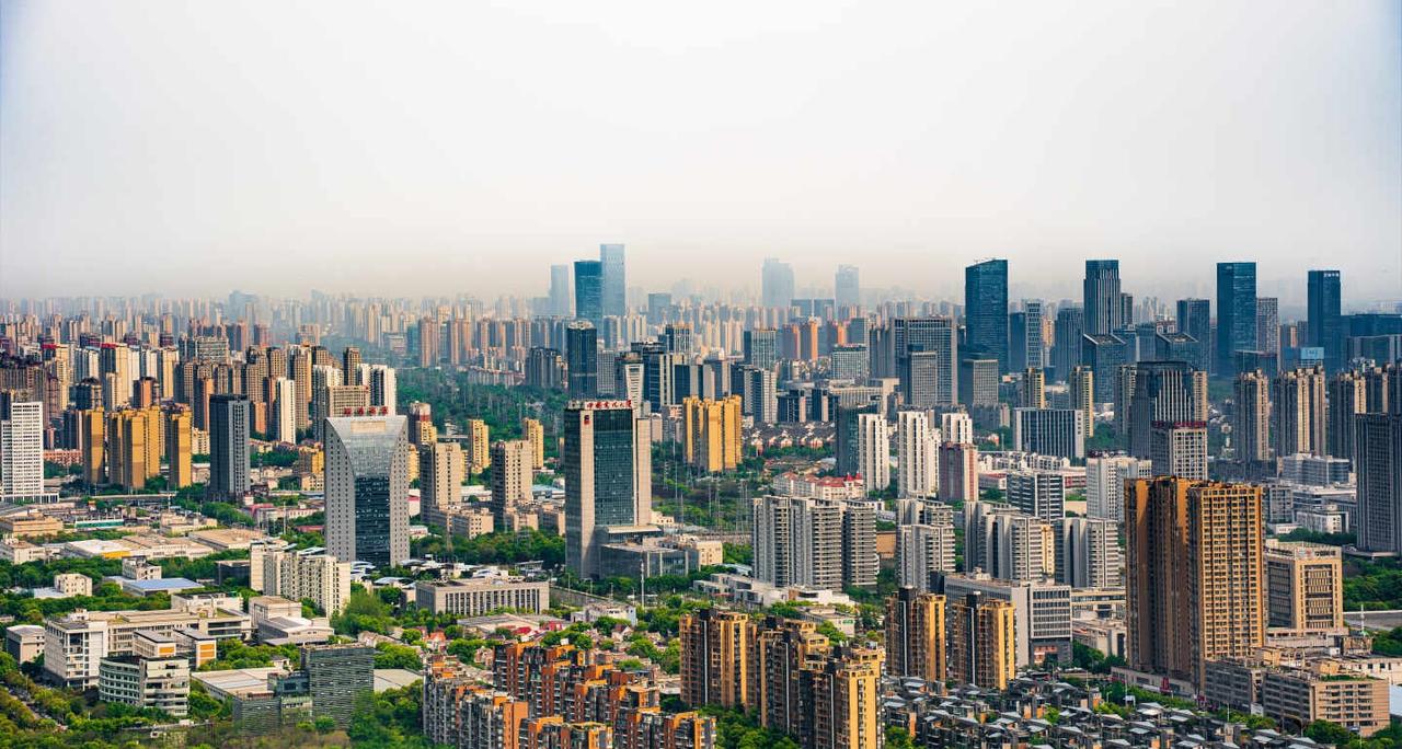 合肥为什么天天阴天啊😤
我爱的城市自带BGM 阴晴不定的天气