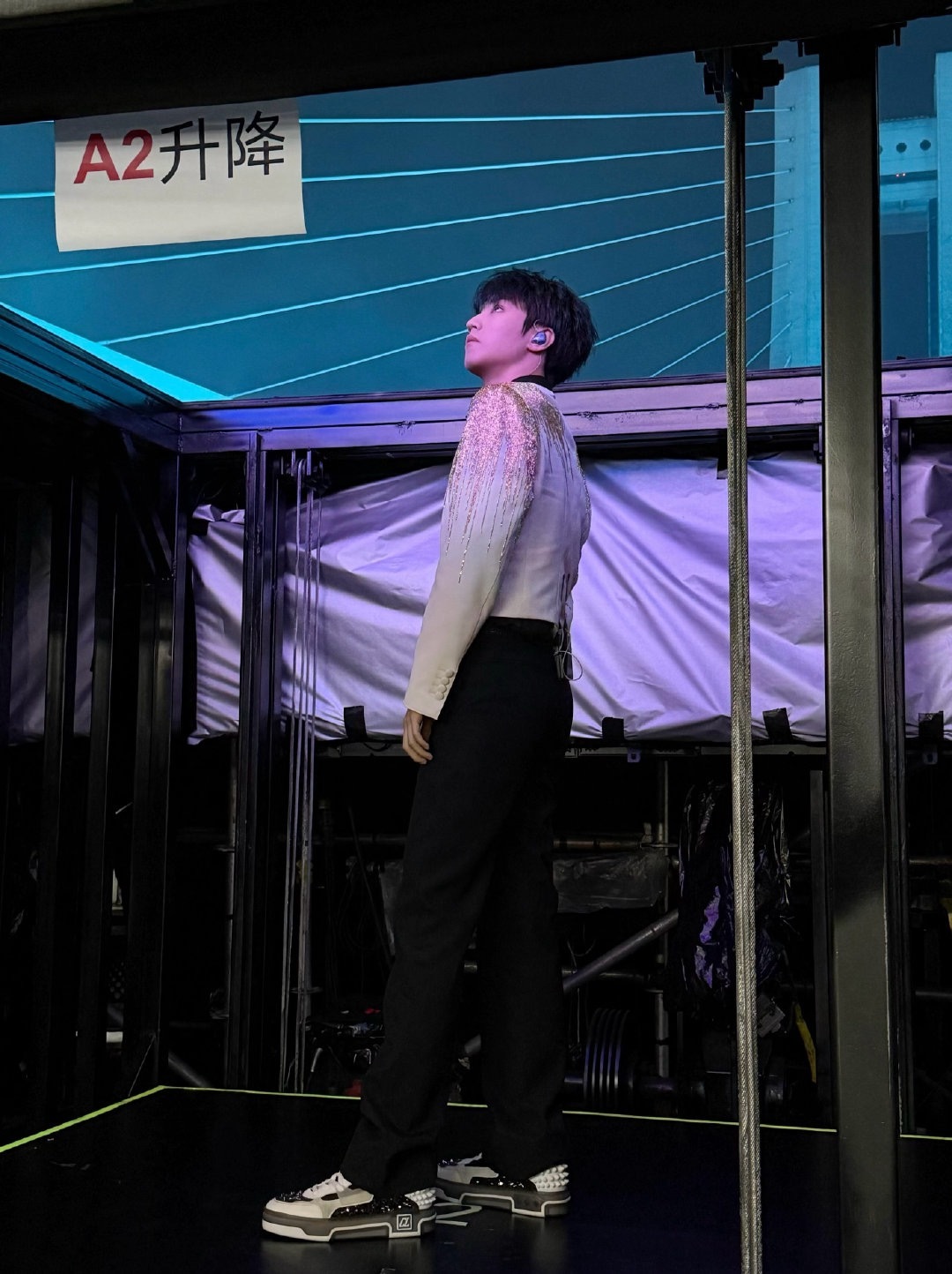欣赏王俊凯的一组台前幕后live图每一张都很帅哦～下次再见小凯的舞台是什么时候呢
