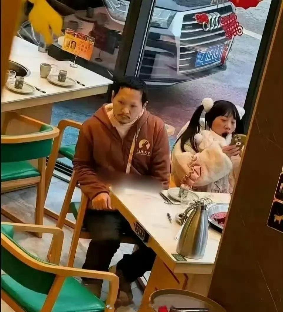 网络中 vs 现实中，网红就是这么博流量的吗 