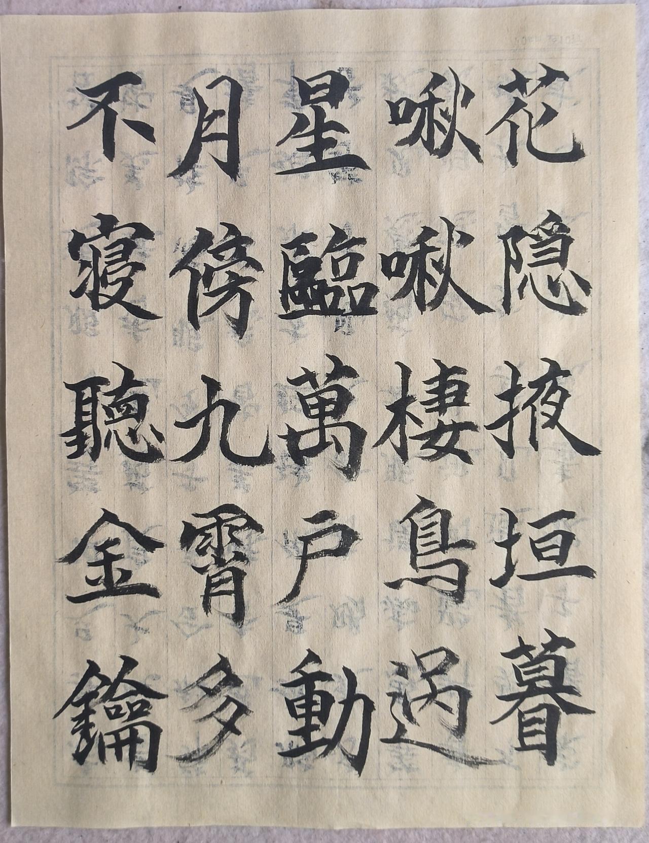杜甫这人一生没做过大官。总是在小岗位上游荡。这让他更接地气。也有更多感慨。唐杜甫