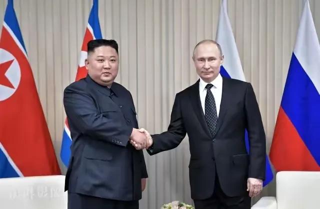金正恩专列进入俄罗斯境内，普京表示设宴招待，这个规格是尊重，是欣赏，也是一份感激