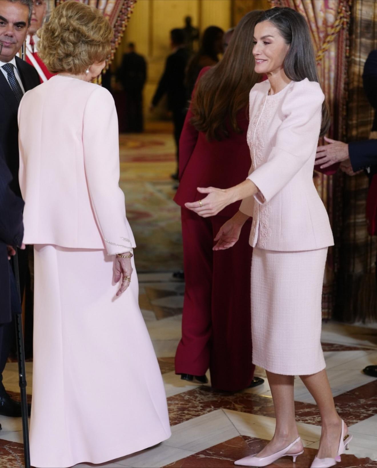 🇪🇸索菲娅王后和儿媳妇莱蒂齐亚王后、孙女阿斯图里亚斯公主完美互动