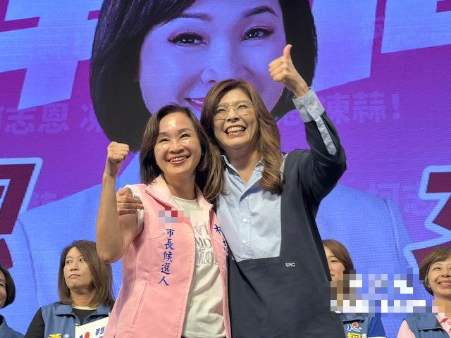 距离高雄市长选举投票仅剩四十多天，蓝绿对决日趋白热化。国民党主席郑丽文 10 月