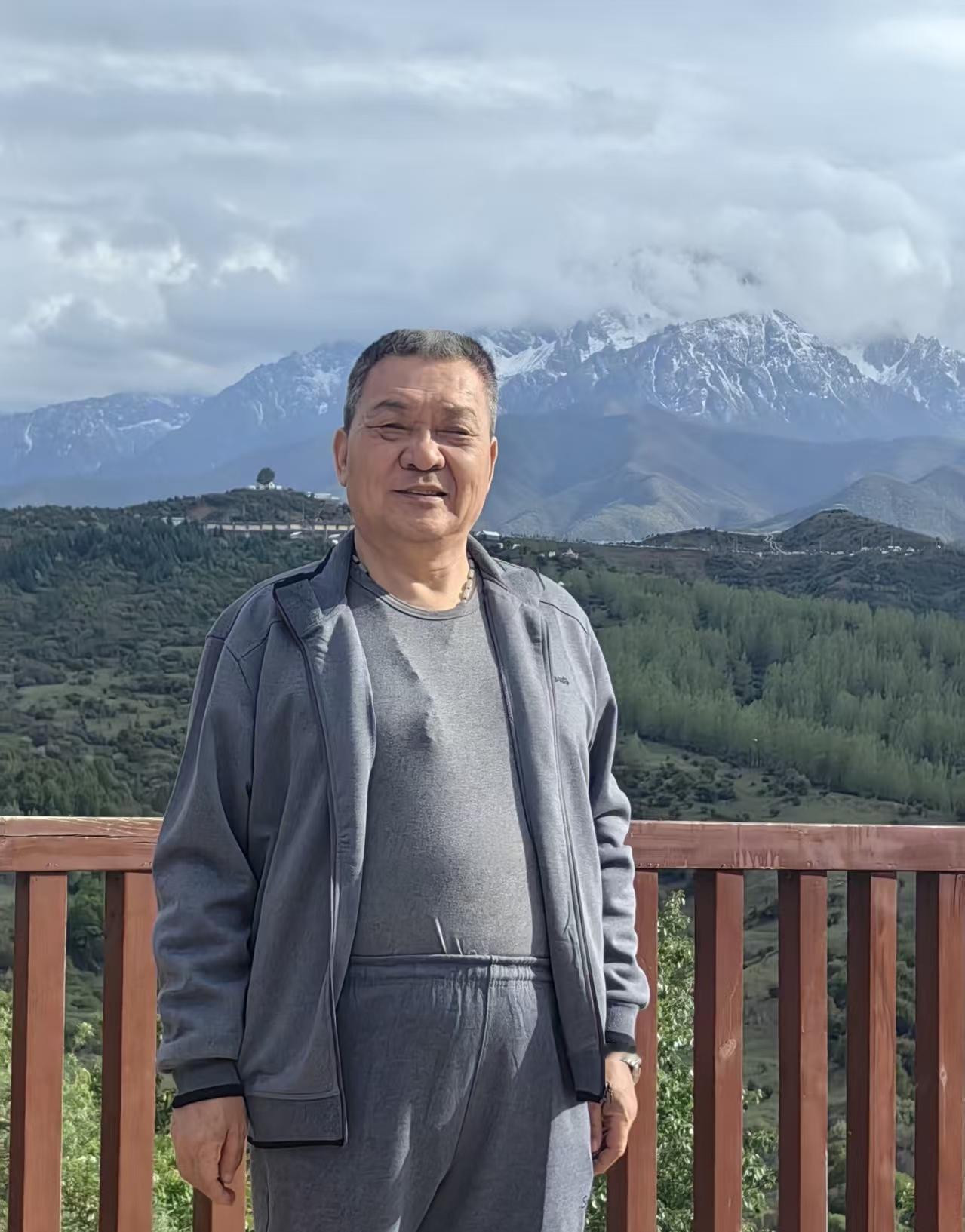 71岁的格雷厄姆刚从乌克兰拱完火，带着满脑子对中俄伊的极端制裁方案飞回华盛顿，没
