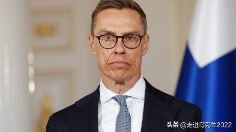 芬兰总统斯图布已签署核能法修正案，该法案将允许核武器入境并过境芬兰领土。


乌
