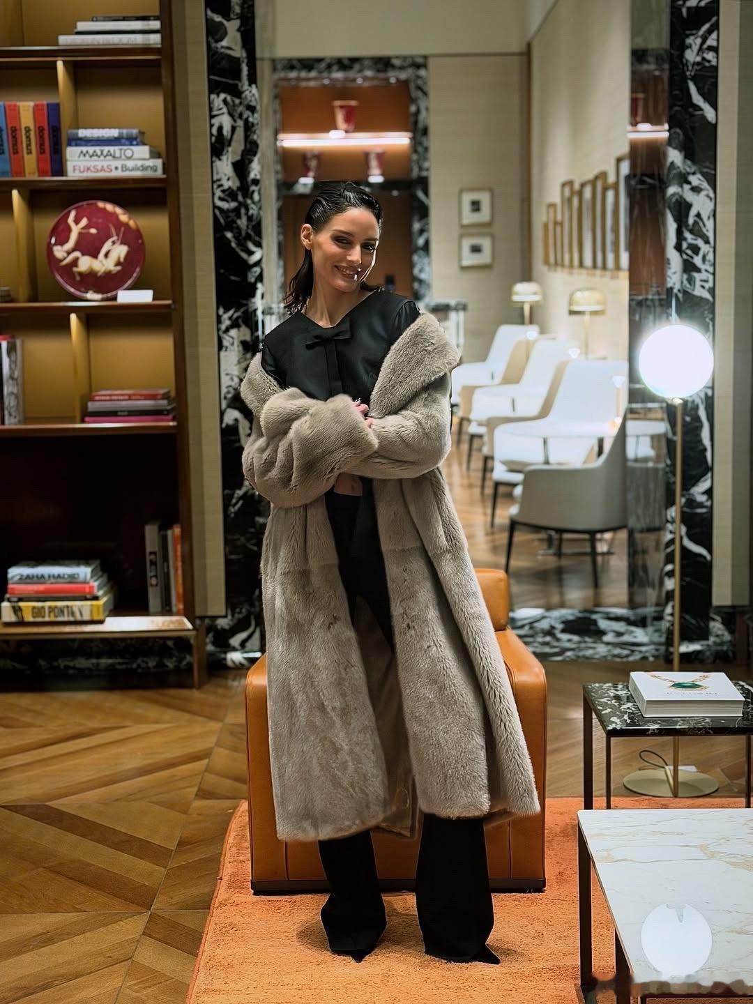 olivia palermo奥利维亚巴勒莫近期参加时装周和老公Johannes 