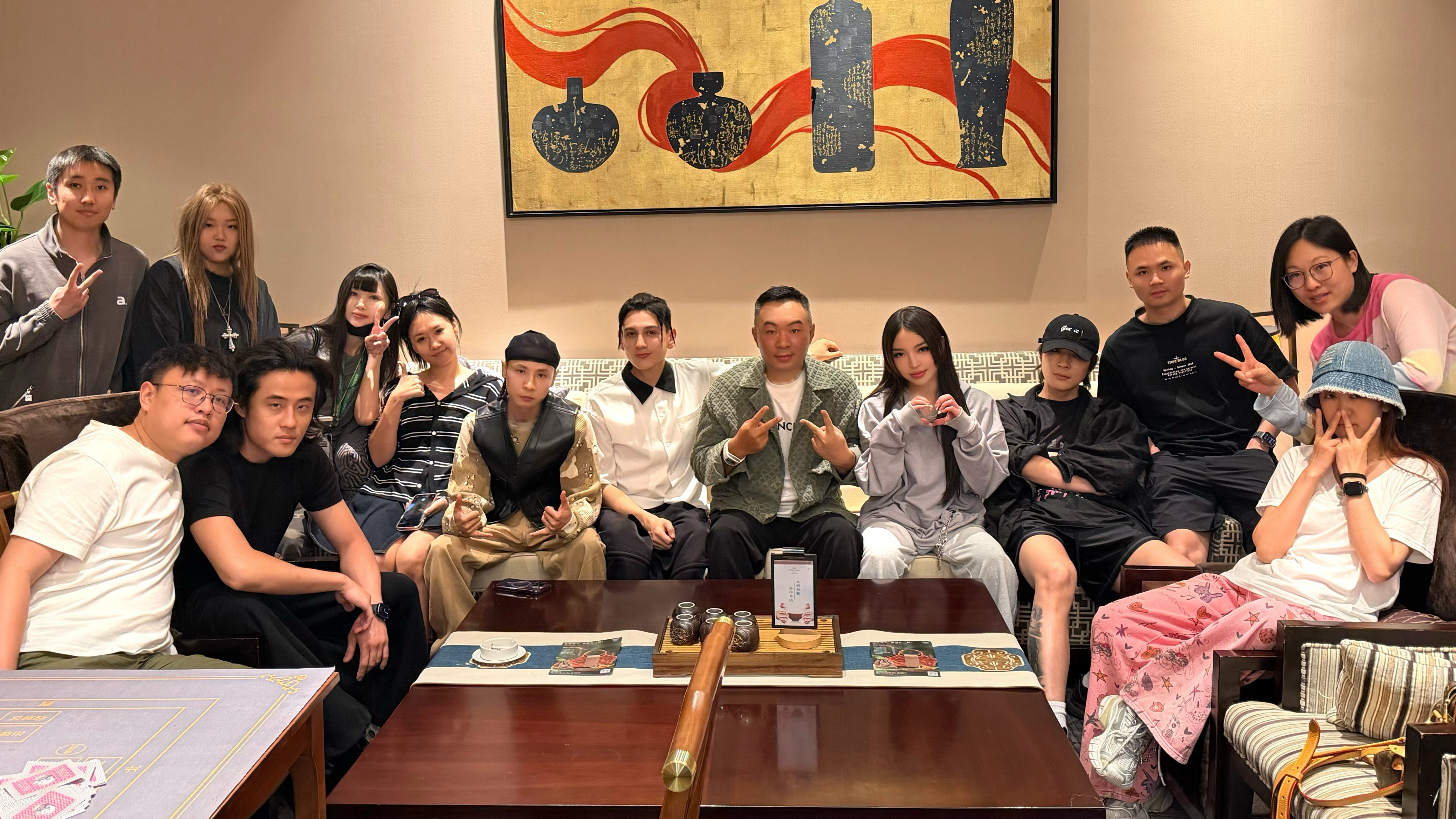 种梦《巅峰》大合影🔥今年艾热、VaVa、布瑞吉、早安都参加了《巅峰对决》！说唱
