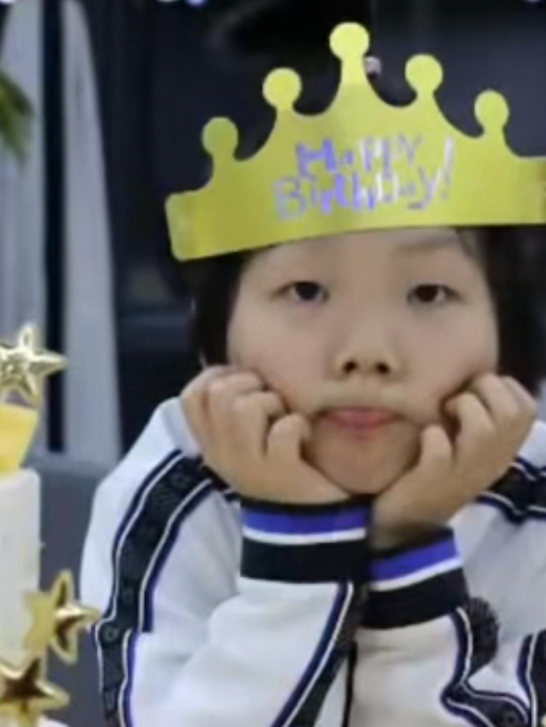 这是蒯曼的妹妹蒯捷，蒯捷今天八岁了，现在是国家少年乒乓球队的一名小队员，今天是蒯