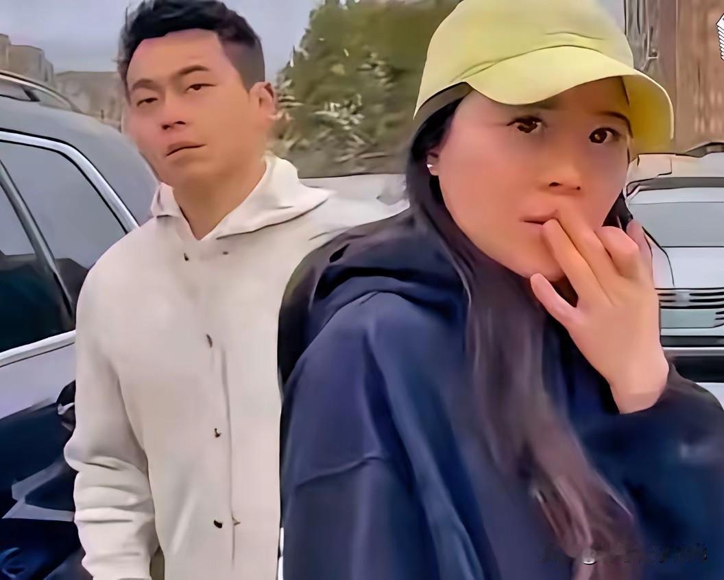 火了，火了，一起送这对🐶男女上热门!

近日，在网络上爆火的原配在医院门口“偶