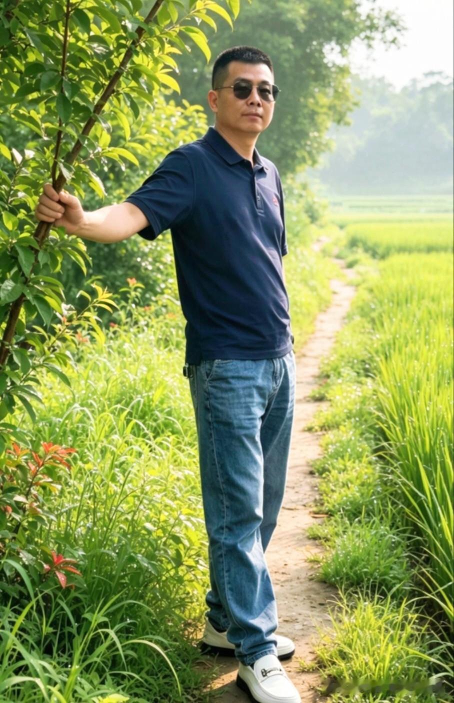 端午节避开人山人海，一头扎进郊外的田园里。脚下是松软的泥土小路，眼前是无边的绿意