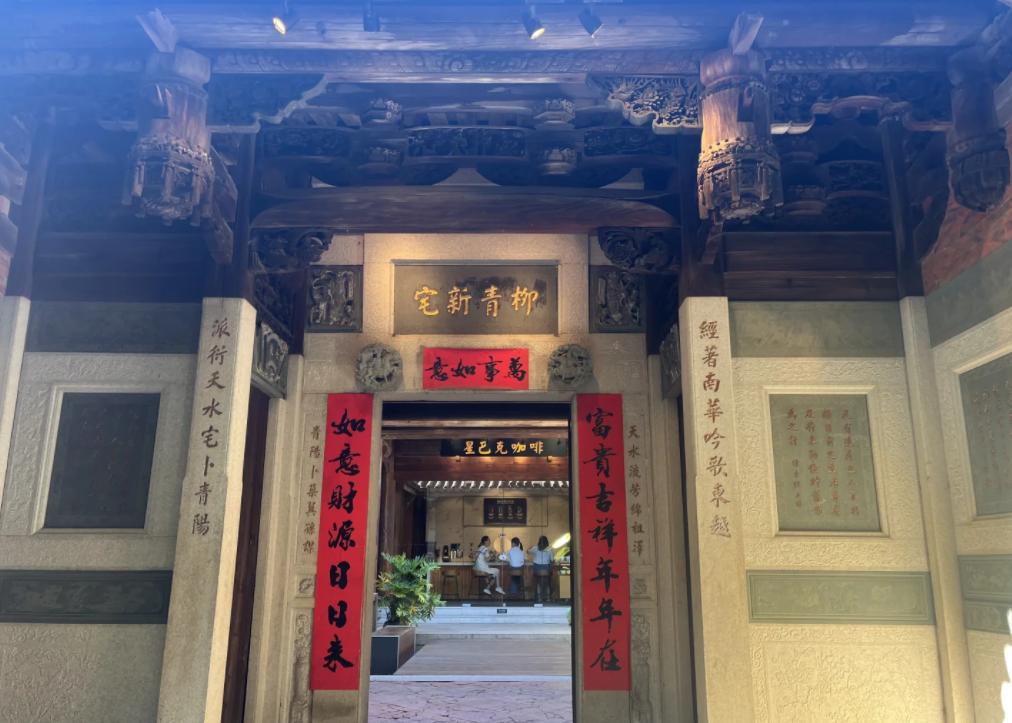 高速掉80斤铁架横路，他冒死徒手拖走！
亲爱的朋友们大家好，我是海林小百科，今天