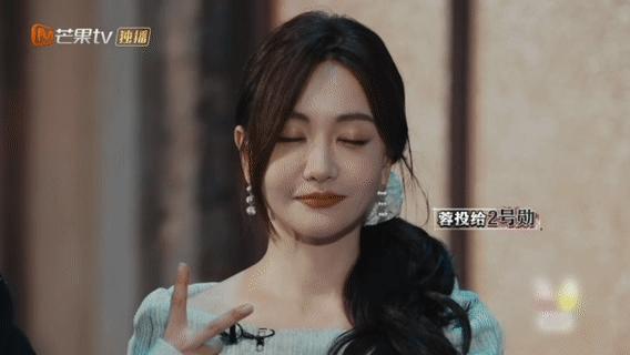张若昀杨蓉大张伟神图合影有了三只手齐齐比二，三张脸各有各的帅和美。张若昀杨蓉大张