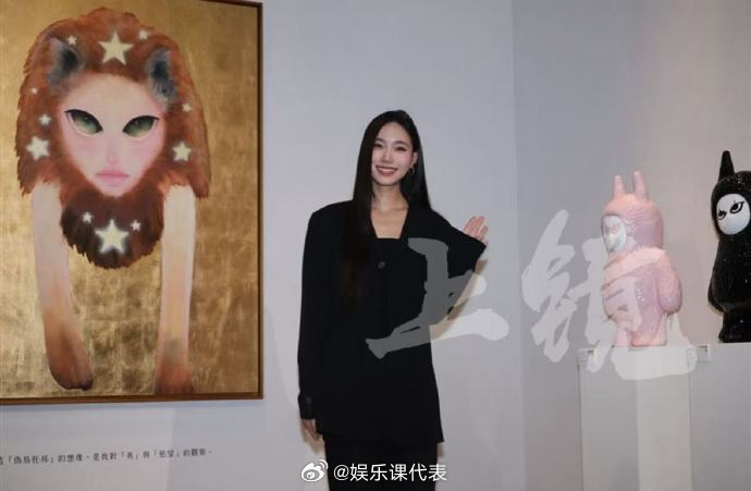 小S二女儿回应画作风格质疑 据台媒，小S徐熙娣二女儿Lily许韶恩首次开个人画展