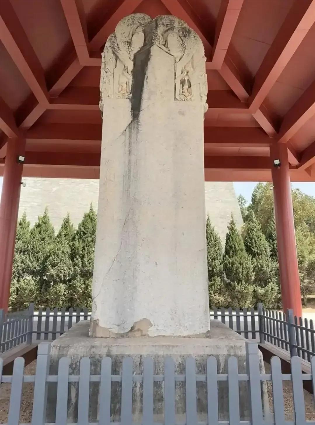 武则天无字碑盖亭引起大家如此强烈的反应，无非就这两个问题！
好好的一个无字碑，矗