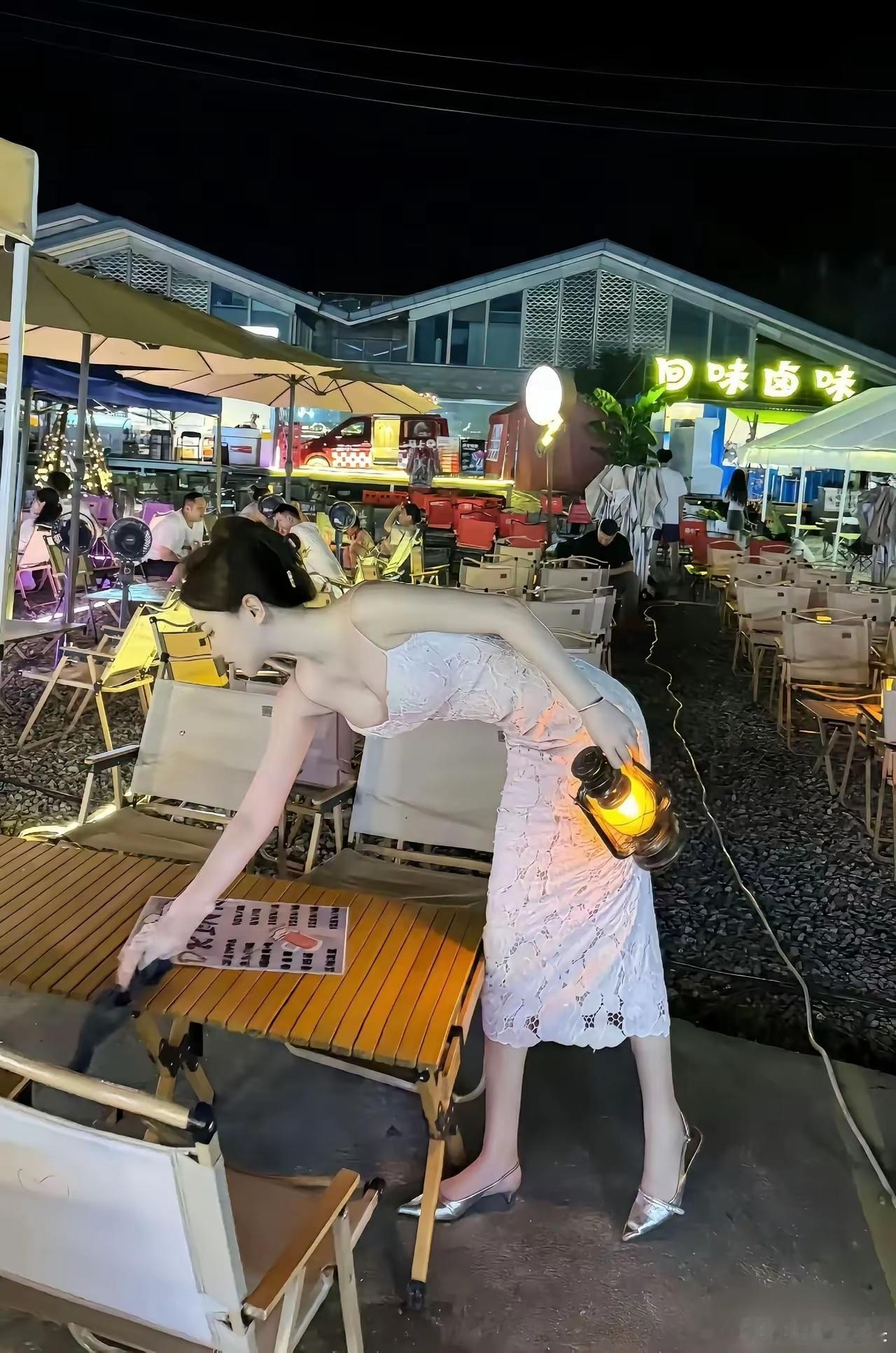 家有贤妻，夫欲何求？这不比刘亦菲好看? ​​​