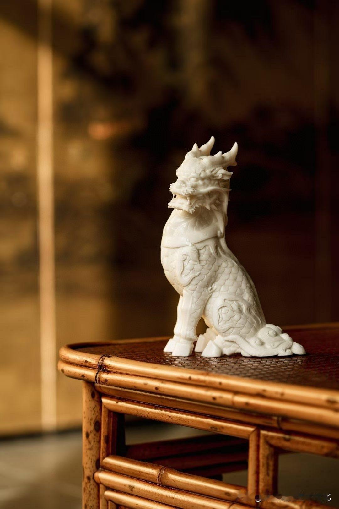 不是每一尊麒麟，都在“镇”。
有些，是在“收”。

鹿角温润内敛，骨质带着时间的