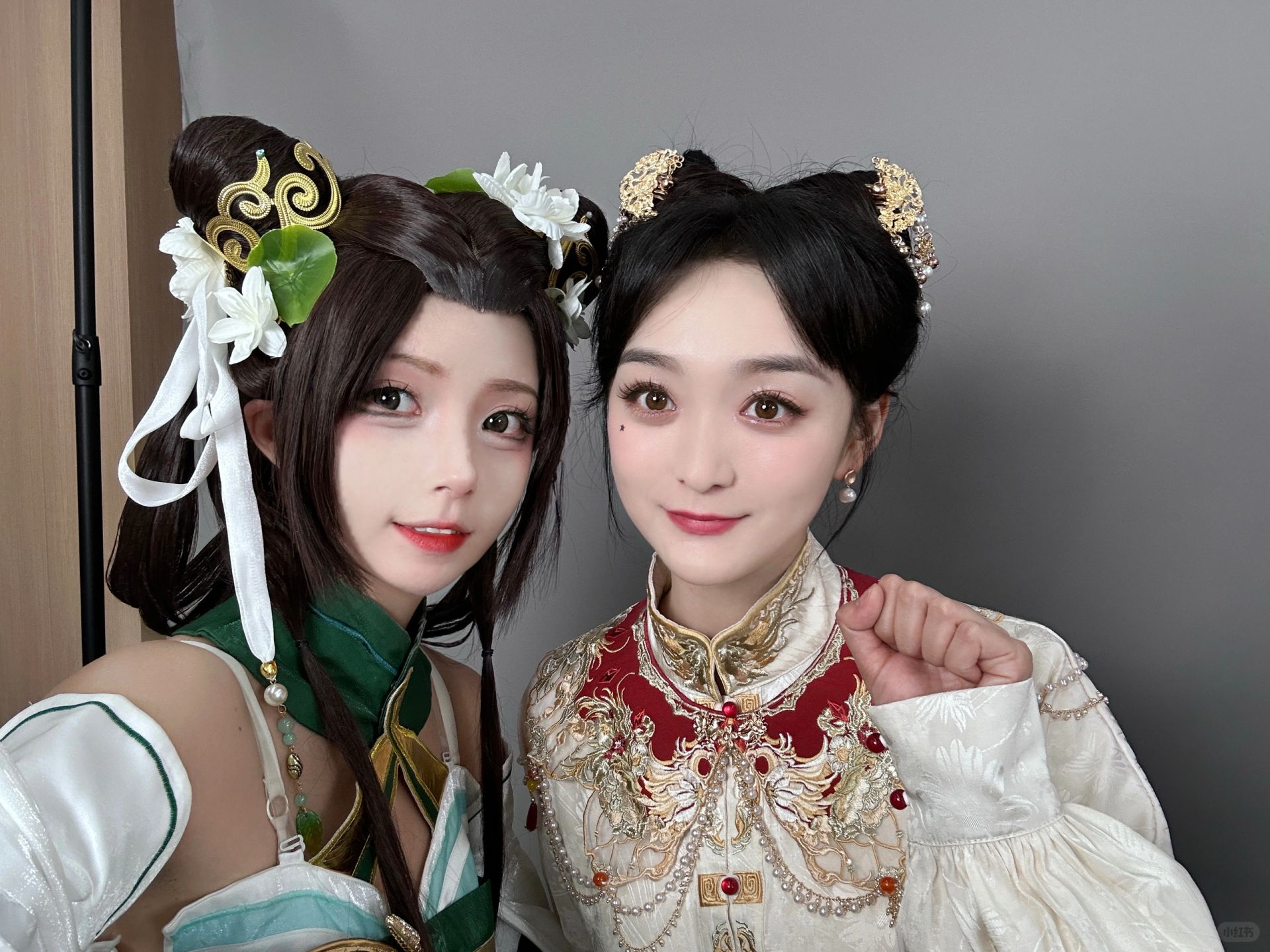 Cos王者荣耀的小乔青蛇和何泓姗同台演出了