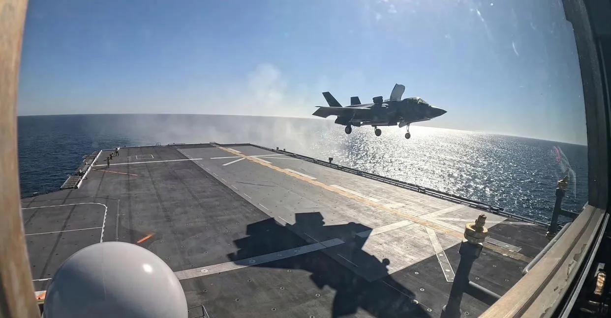 搭载F-35B，出云级也是个阉割货，还没资格和辽宁舰叫板！
日本从美国购买的F-