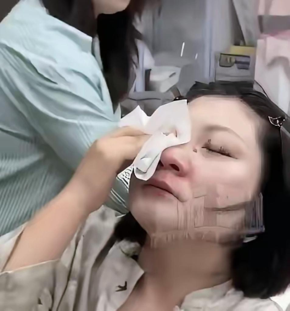 王暖暖离不了婚我忍了，
ICU里婆婆搬空家我也忍了，
可最让人心堵的，是她连自由