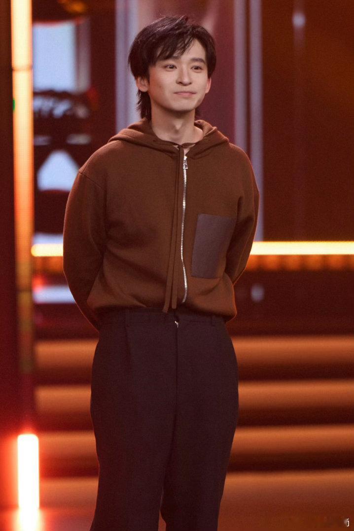 董子健导演作品获年度首作奖 从领一个麦到被递两个麦，董子健的导演首作《我的朋友安