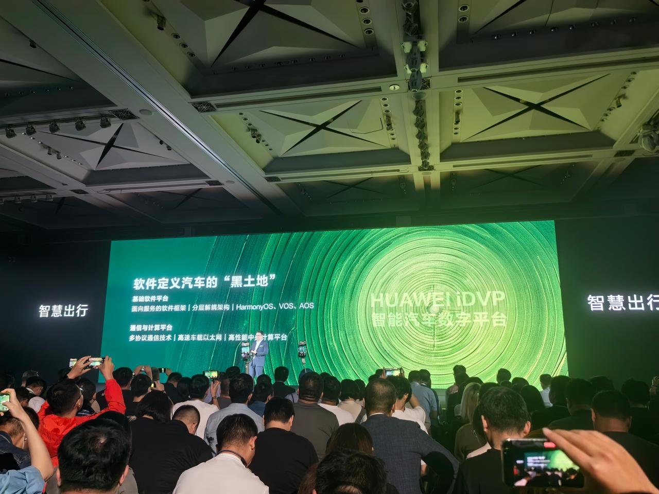 软件定义车，这话还得华为说出来才有用！

距离我“车坐不开”的愿望，又近了一步[