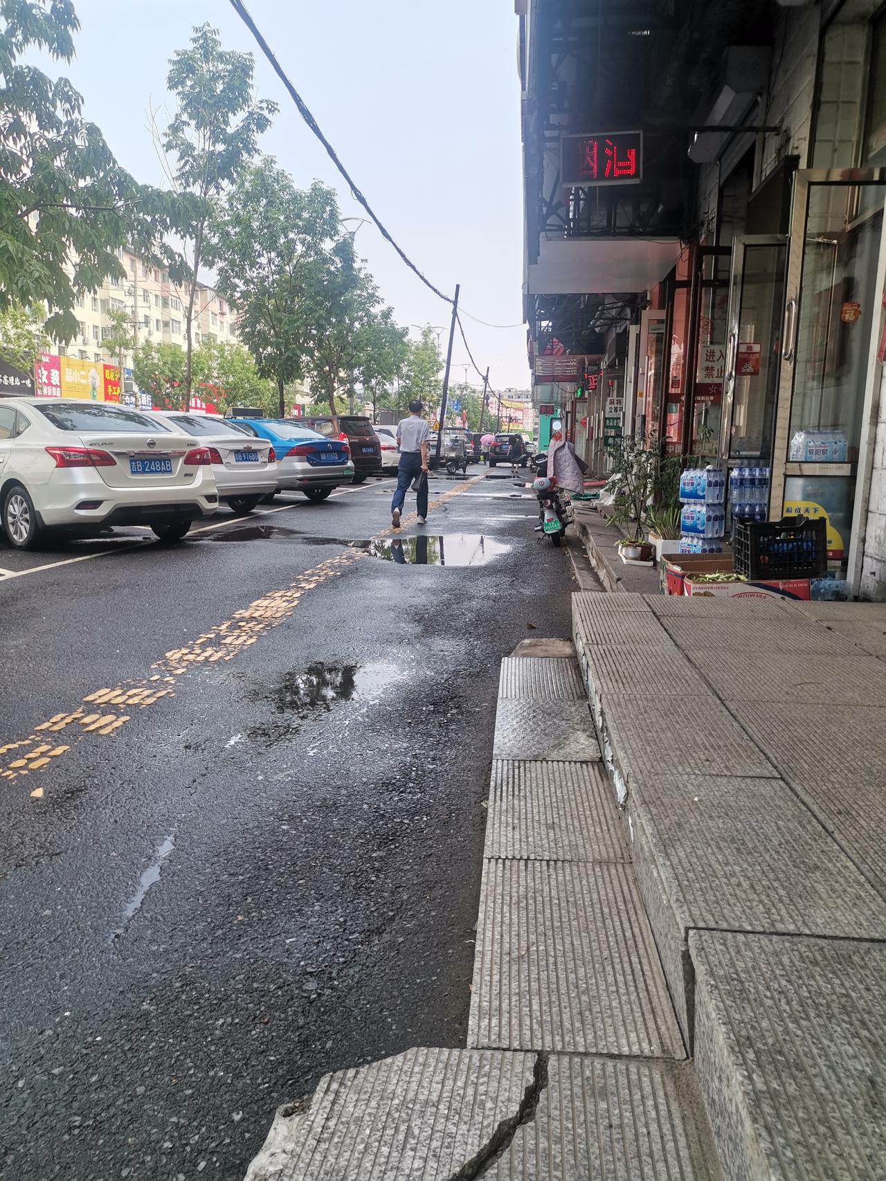 8月5日，我身处吉林市，下午一场雨过后，天气凉快了许多。
吉林市这几日气温着实酷