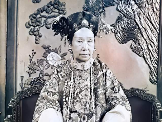 光绪为什么不敢杀慈禧？溥仪晚年说了句实话：他敢杀，但杀不起