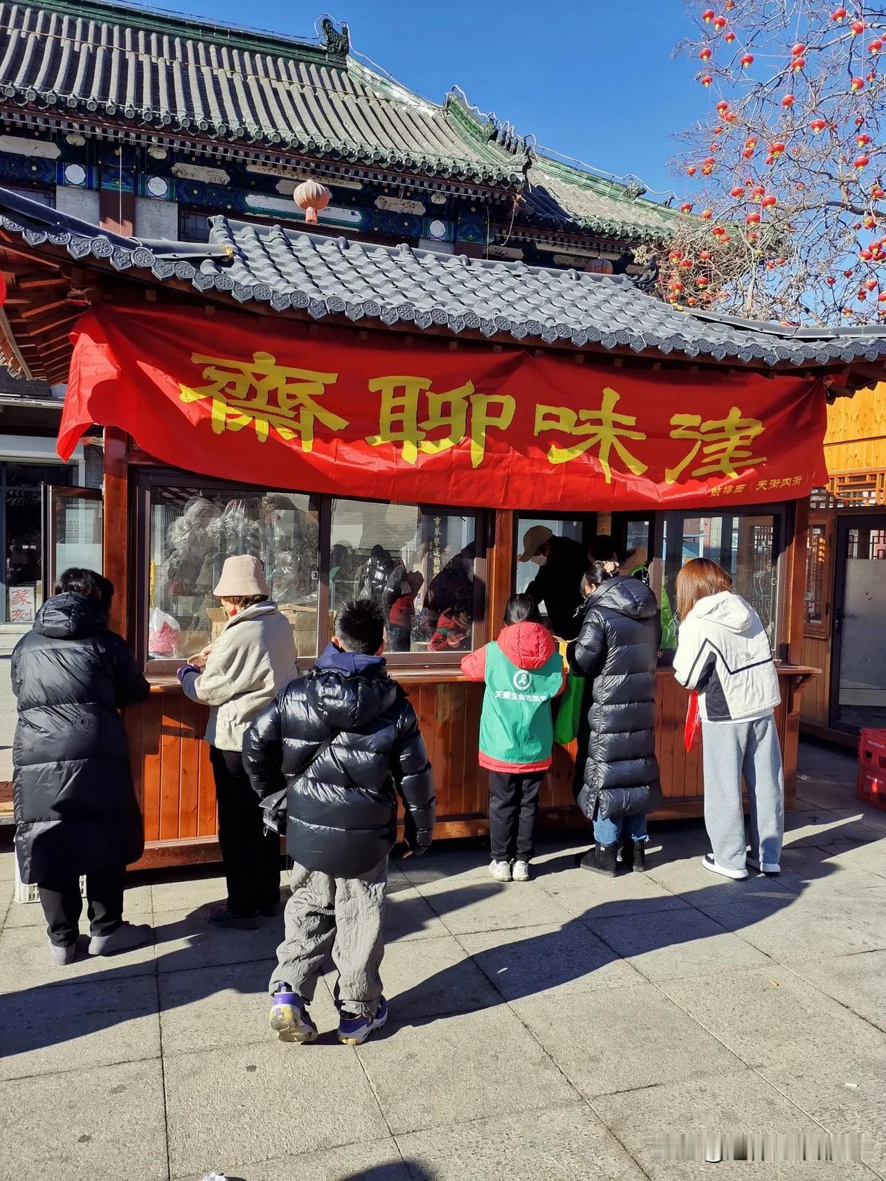 今天是农历腊月初八，这一天是中国传统节日“腊八节”，也是娑婆教主本师释迦牟尼佛示