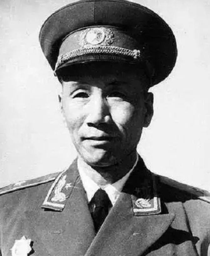 1941年皖南事变后，秘密入党的国军团长陈锐霆率部起义投奔新四军。不料部队暗藏反