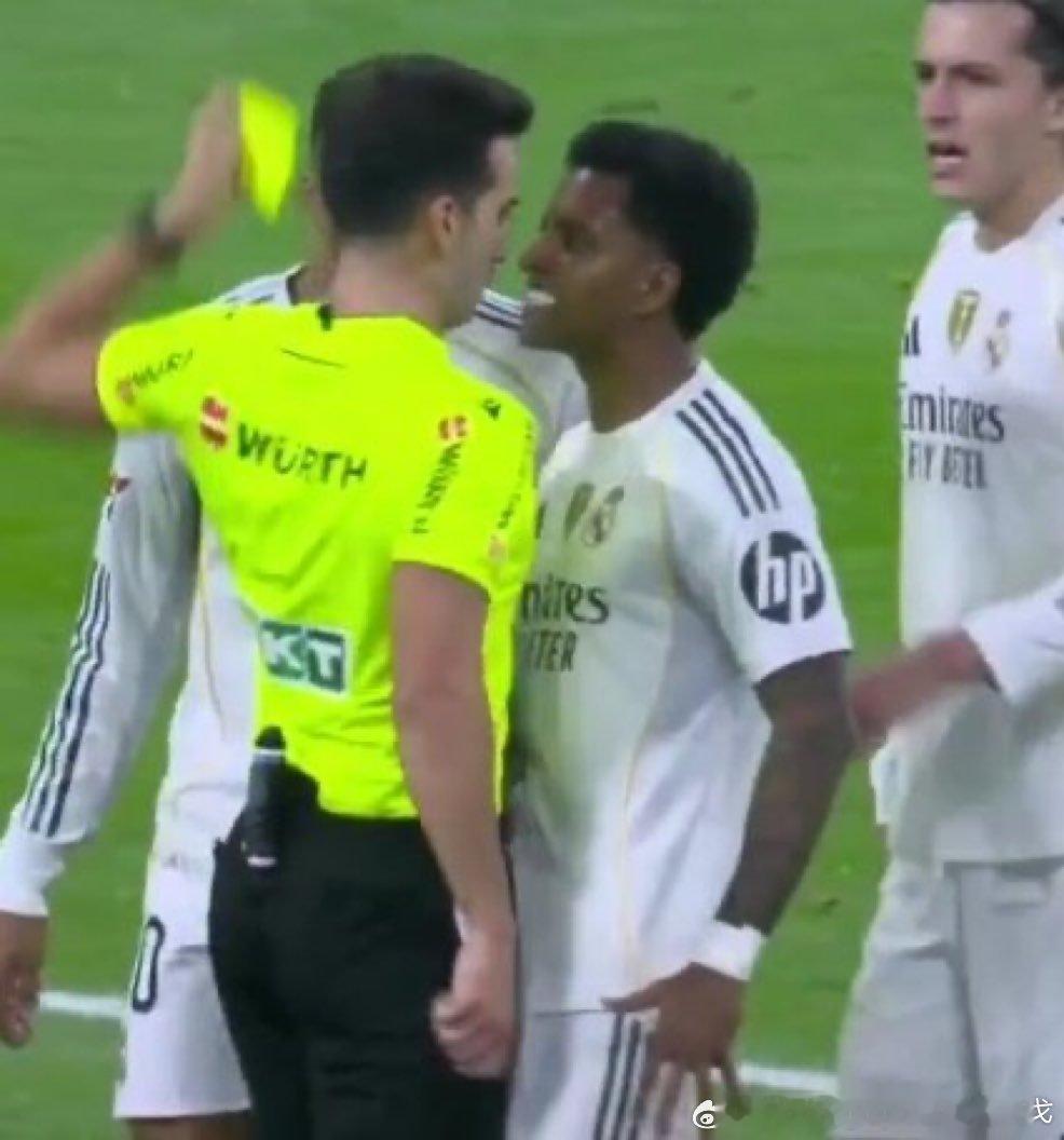 罗德里戈面对金特罗胡乱出牌时的反应皇马0比2塞尔塔西甲