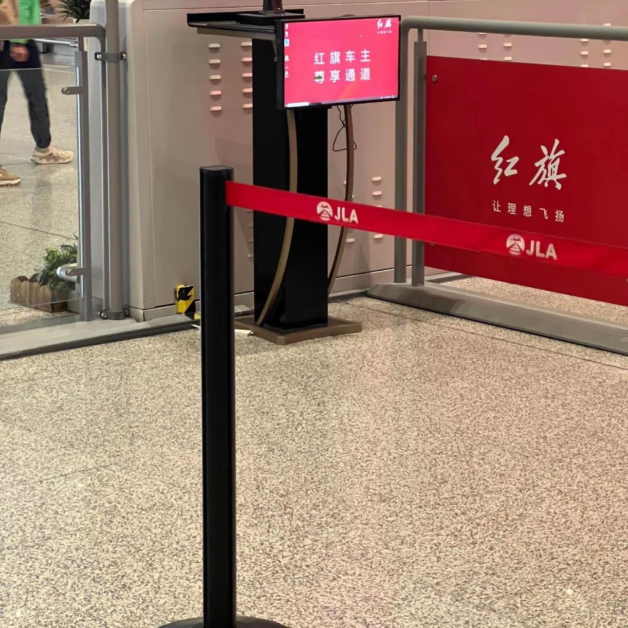 郑州机场整了个红旗车主尊享通道！建议其他车企也跟上[二哈] ​​​