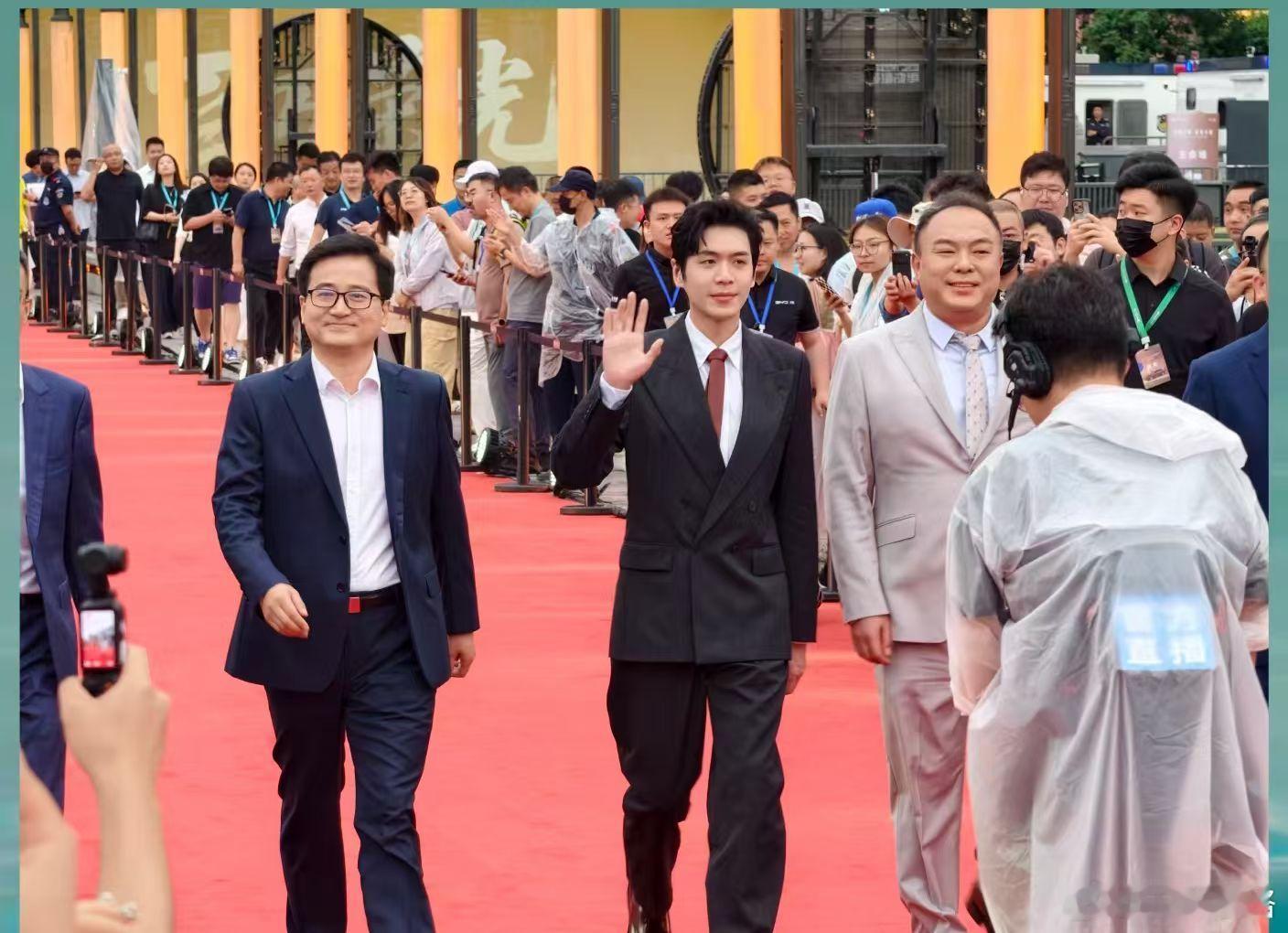 人和车，都帅爆了比亚迪大唐 比亚迪大唐23.99万起上市 西安·西安城墙-永宁门