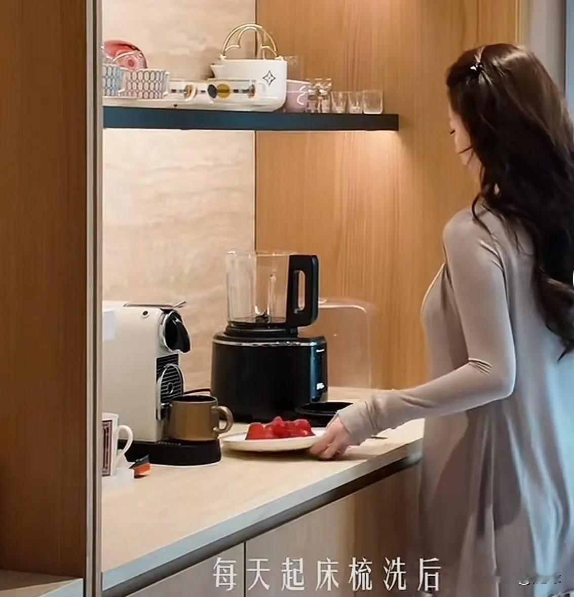 为什么汪小菲会爱马筱梅？
不是因为她漂亮，也不是因为她年轻，而是因为她太独立，太