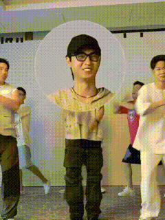 #秦霄贤跳晚安大小姐##晚安大小姐的风吹到了德云社#  起猛了，看见德云社男团跳
