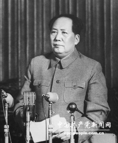 1950年，西方记者刁难发问：“你们废除旧条约算不算不讲信用？”全场安静，毛主席