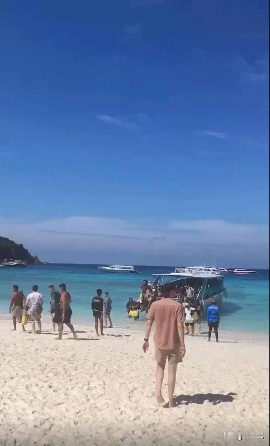 阳光沙滩，碧海蓝天，畅享夏日时光！🌞🏖️🌊拥抱海边美景 海边浪漫旅行 碧海