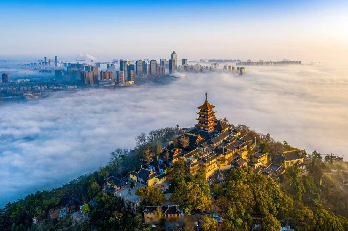 高质量发展中国行 牢记总书记殷殷嘱托，南通立足江海门户、左右逢源的独特优势，抢抓