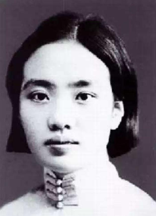 1974年，彭德怀老总临终前几次开口说想见浦安修，但她一直没来，医院的走廊里，医