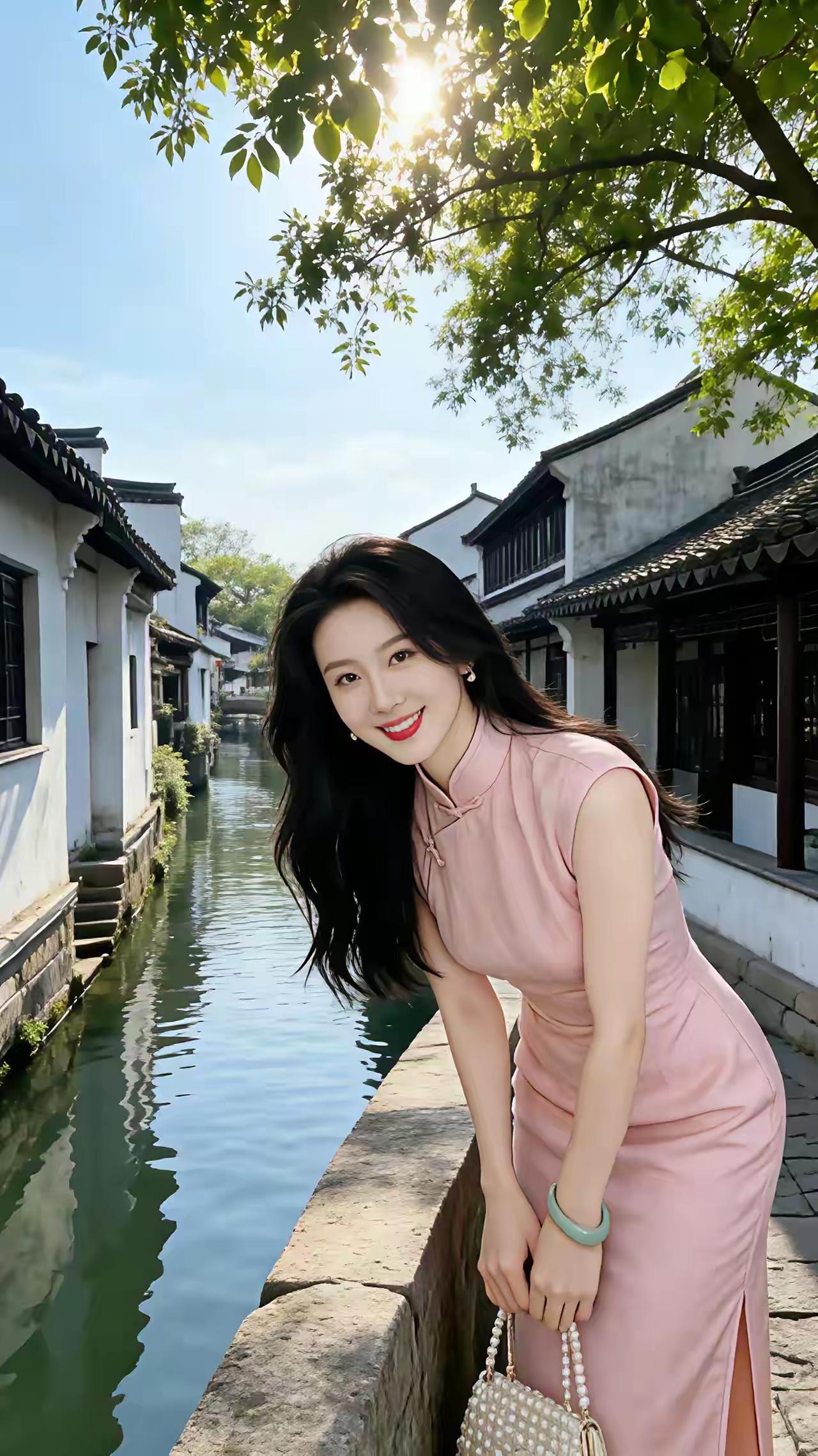 🌿 江南诗意风
一川烟草，满城风絮，粉黛旗袍入画来。
小桥流水，粉墙黛瓦，是江