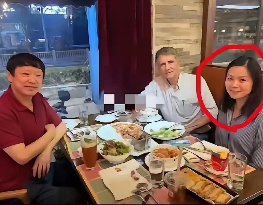王月眉被驱逐出境。
他怎么也没有料到，几年前吃的这一顿饭，直到现在还膈应。关键是